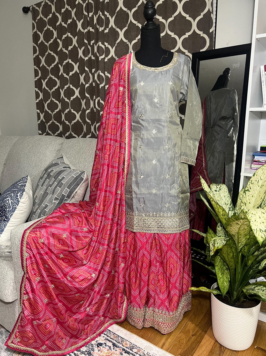 Elegant Silk Suit with Embroidered Plazzo and Dupatta - Chic Indian/Pakistani Attire- Indian Dress - Pakistani Dress - Embroidery